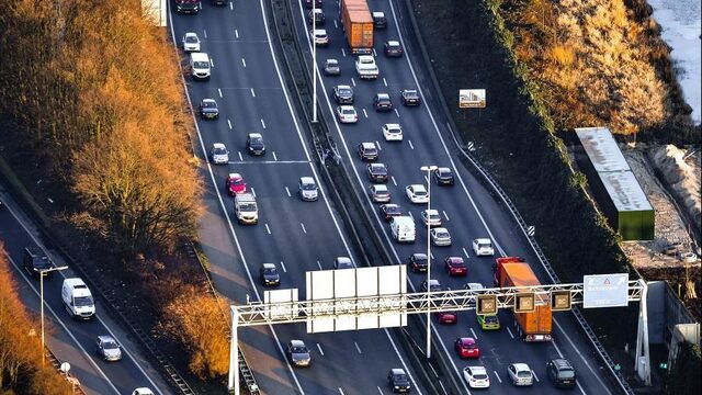 Recordstijging kosten files: 'We moeten overal in investeren'