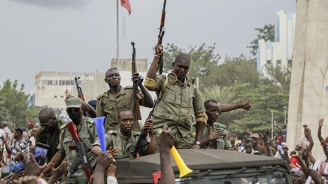 Chaos in Mali: president treedt af na gijzeling door militairen