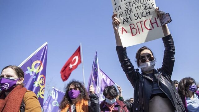 Podcast De Dag: waarom het geweld tegen vrouwen in Turkije toeneemt
