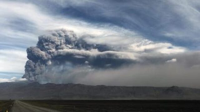 Deze Dag Toen: Vulkaan Eyjafjallajökull barst uit
