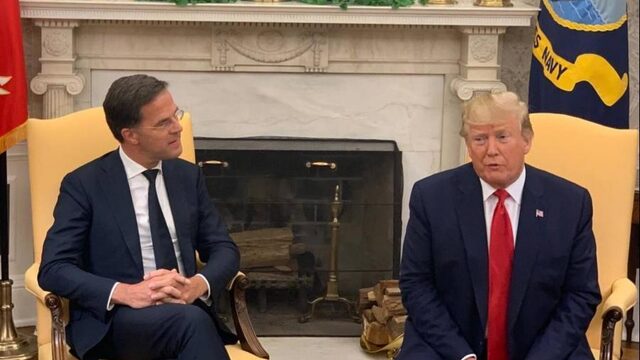 Nederlander geeft D-day-vlag aan Trump: 'belangrijk stukje Amerika'