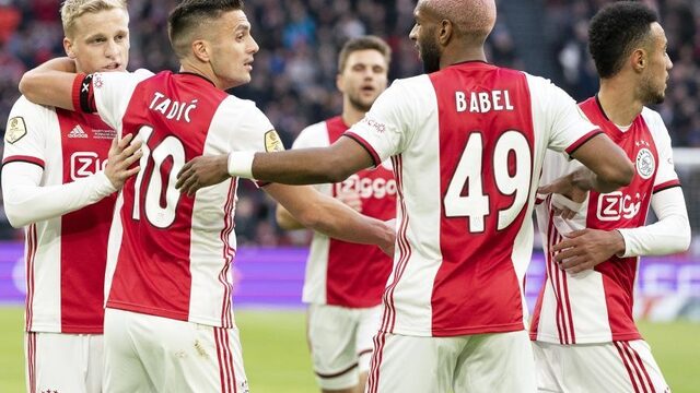 Ajax blijft ternauwernood op voorsprong tegen Sparta