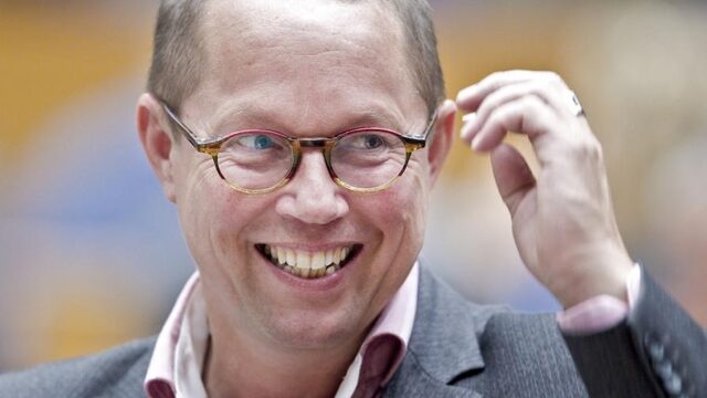 Politicus veroorzaakt ophef door uitdossing op privéfoto