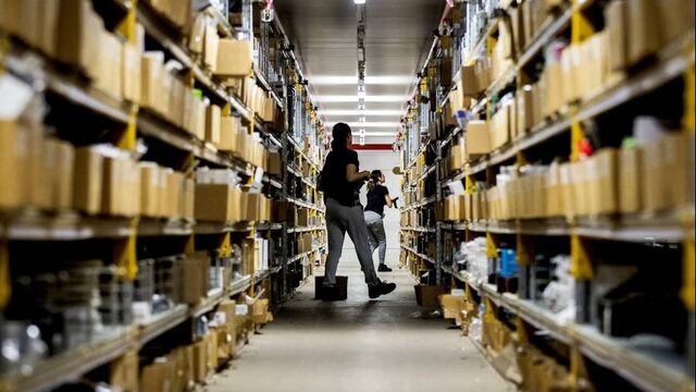 'Leveranciers dwingen webwinkels om prijs hoog te houden'