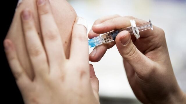 Gezondheidsraad: HPV-vaccinatie rond 9 jaar én ook voor jongens