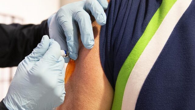 Coronavaccinatie wordt discussiepunt op de werkvloer: 'Waar ligt die grens?'