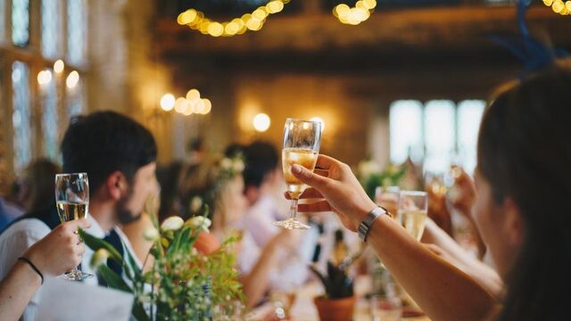 Stand.nl: 'Om oud en nieuw veilig te laten verlopen, moeten er feesten voor jongeren worden georganiseerd'