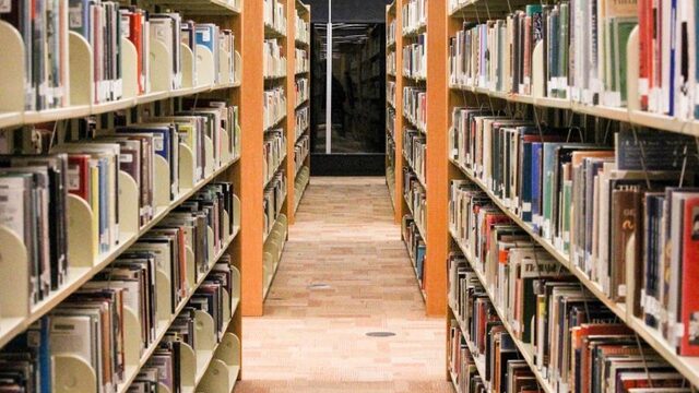 Ahmed Marcouch: 'Er zijn nog steeds kinderen die niet in staat zijn boeken aan te schaffen'