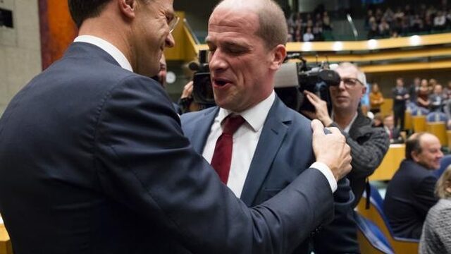 Staande ovatie voor vertrekkende PvdA-leider Samsom