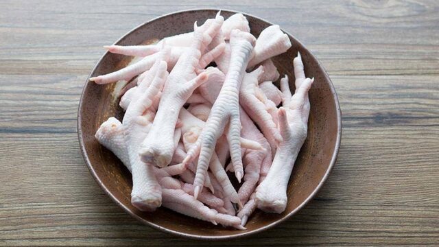 ‘Eet ook eens de voetjes en de teentjes van de kip’