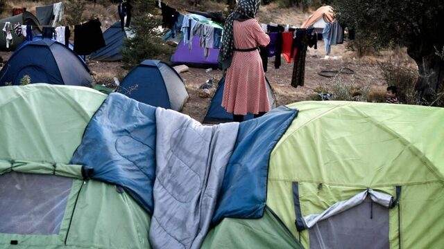 Podcast De Dag: Zo is het in een overvol Grieks opvangkamp