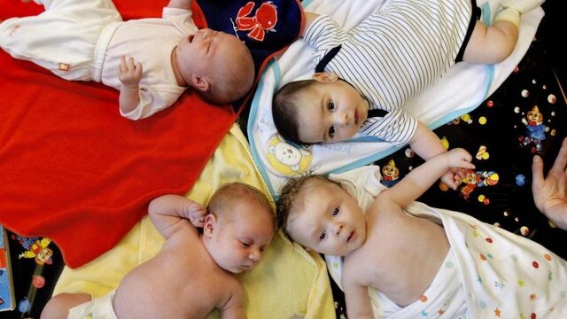 Wat doen kleine plastic deeltjes met baby's?