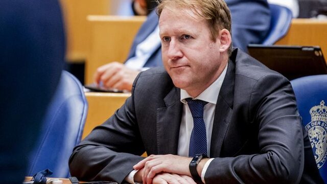 Kees Verhoeven (D66): Minister De Jonge moet terug naar tekentafel voor corona-app