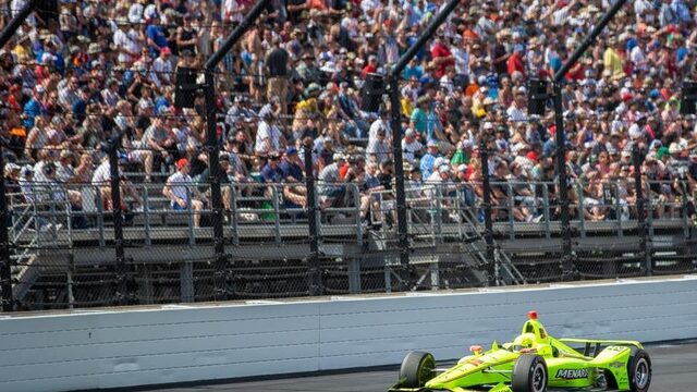 Met 370 kilometer per uur langs een betonnen muur: dit is de Indy 500