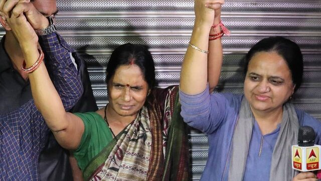 India hangt mannen op die studente verkrachtten in rijdende bus