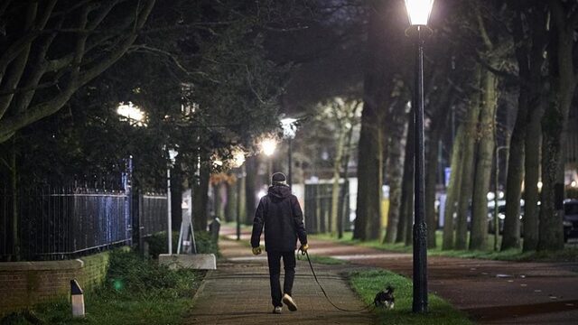 Avondklok en één persoon thuis ontvangen: Welke boete kun je verwachten bij een overtreding?