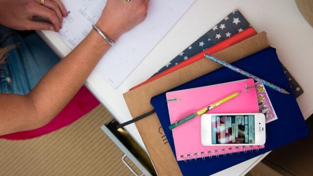 'Als je mobieltjes verbiedt, doen kinderen het stiekem'