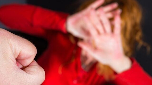 Podcast De Dag: Wat als het in huis gevaarlijker is dan buiten?