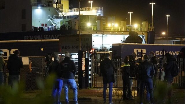 25 verstekelingen gevonden in koelcontainer op veerboot Vlaardingen