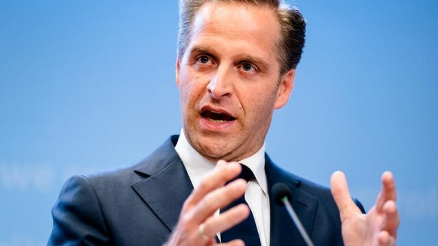 'Het zal me een vegetarische worst wezen of ze dat in Den Haag het dashboard noemen'