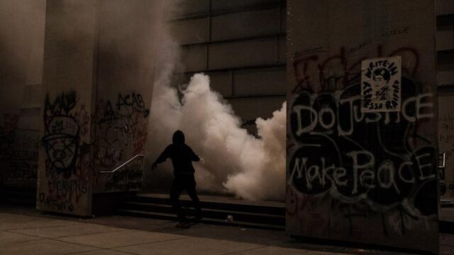 Trump zet paramilitairen in bij demonstraties in Portland: 'Een bizar verschijnsel'