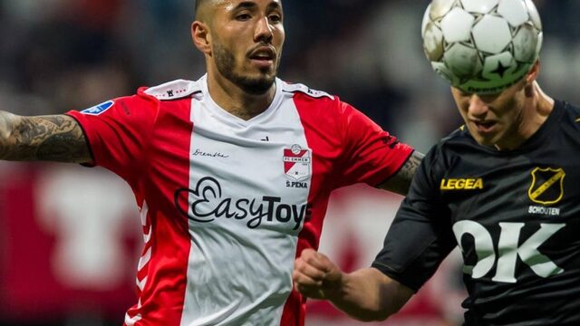 Emmen gedegradeerd uit eredivisie, NAC wint na penalty's