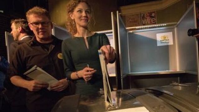 Eerste stemmen uitgebracht bij nachtelijke stembureaus
