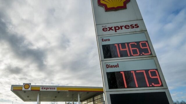 Olieprijs ingestort: kunnen we straks gratis tanken?