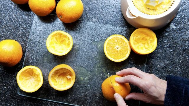 Wie maakt onze vitamine C?