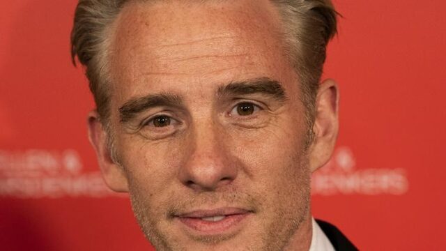 Art Rooijakkers wil weten: 'hoe verloopt de eeuw van mijn dochters