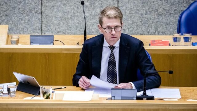 5 Vragen Over: Minister Dekker verleent gratie aan moordenaar Koetsiertje