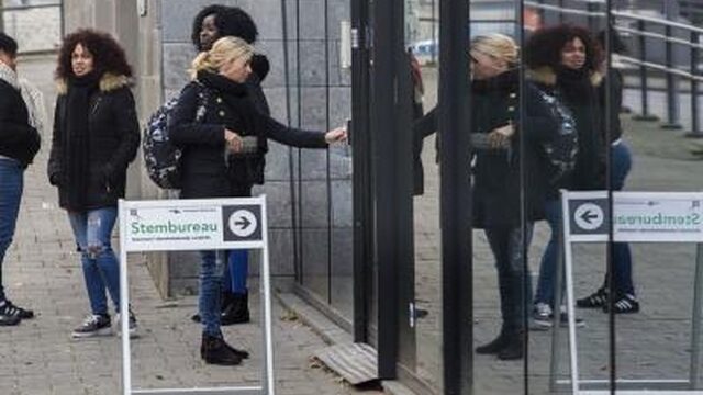 Referendum lijkt definitief van de baan: 'Van Mierlo zou zich omdraaien in zijn graf'