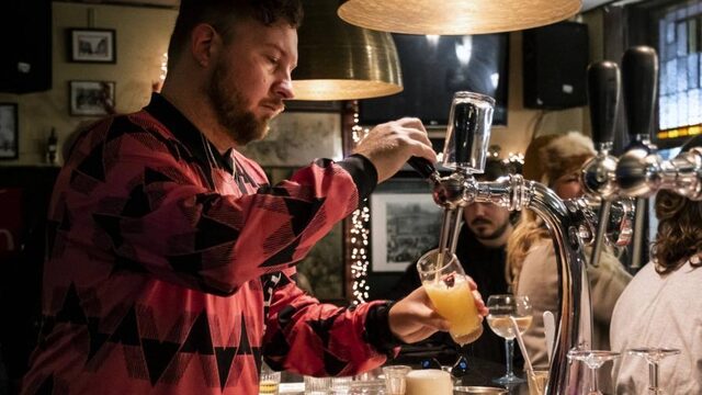 'Omzet horeca keldert minder hard dan na sluiting in maart'