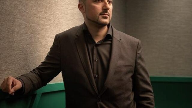 Özcan Akyol krijgt interviewprogramma op NPO Radio 1