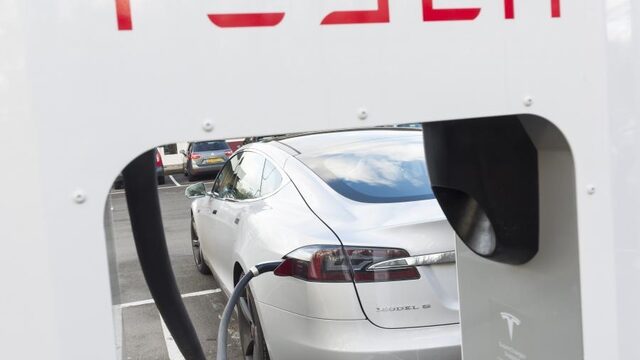 'De Postcode Loterij moet nu geen Tesla’s gaan weggeven!'