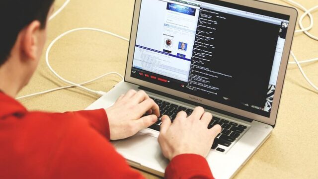 'Zeker vijftig accounts verspreidden nepnieuws over corona in Nederland'