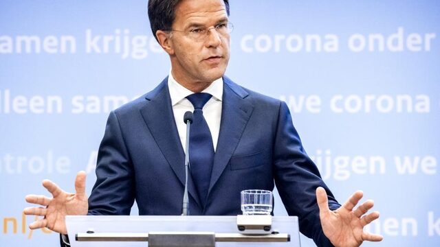 Advies Rutte aan juichende voetbalfans: 'Gewoon je bek houden'
