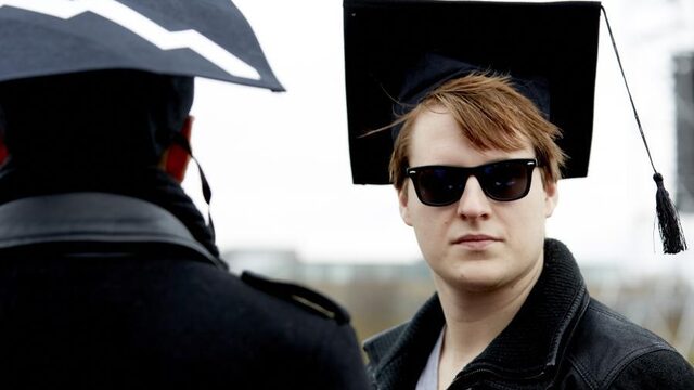 Podcast De Dag: wie heeft schuld aan studieschuld?