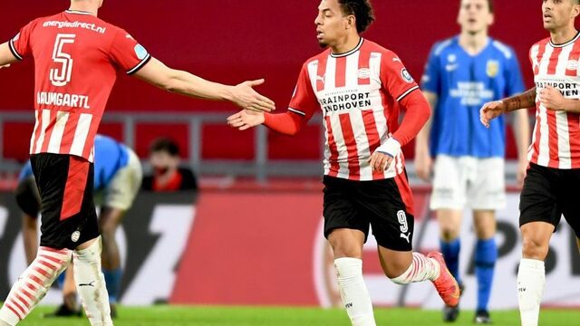 Invallers van naam helpen PSV voorbij Vitesse