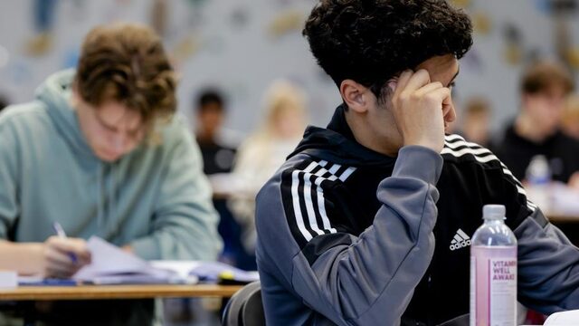 'Als de minister zo graag wil dat de scholen opengaan, zorgt hij maar dat wij dat als leraren ook veilig kunnen doen'