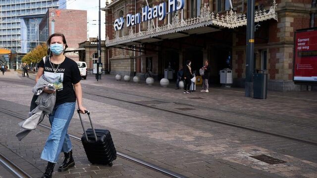 Veldepidemioloog Amrish Baidjoe: 'Hoog tijd voor mondkapjesplicht in Nederland'