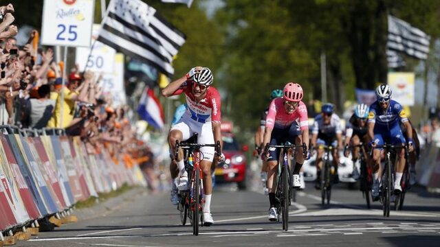 Mathieu van der Poel zoeft iedereen voorbij en wint Amstel Gold Race
