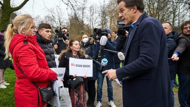 Azarkan over achtergehouden informatie in de toeslagenaffaire: ‘Maffiapraktijken op de vrijdagmiddag’