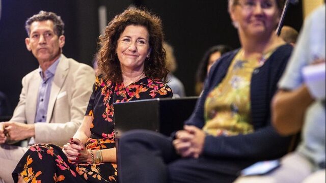 Minister van Engelshoven: 'Deze canon kan tegen een stootje'