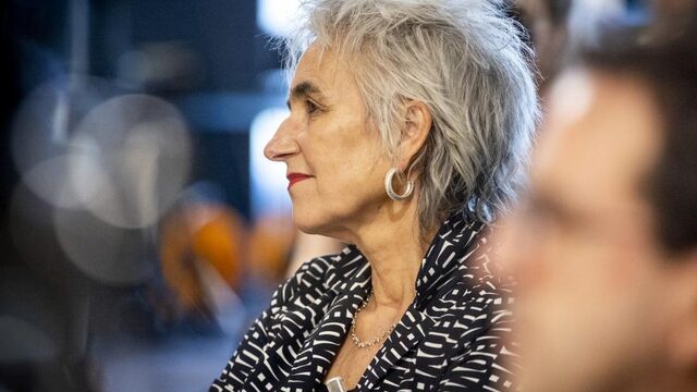 Weer lekker knuffelen na je vaccinatie? Kijk uit, zegt Marion Koopmans