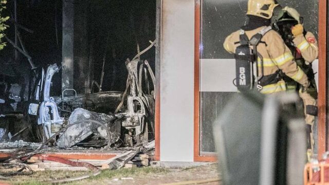 Aanslag op gemeentehuis Lingewaard, bestuurder rijdt met gasflessen naar binnen