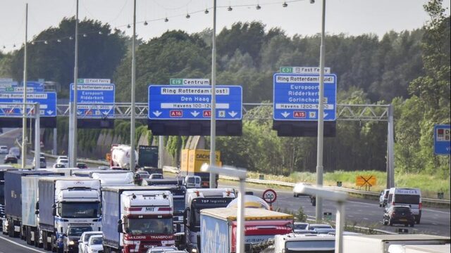 Moeten vrachtwagens 's nachts de weg op?