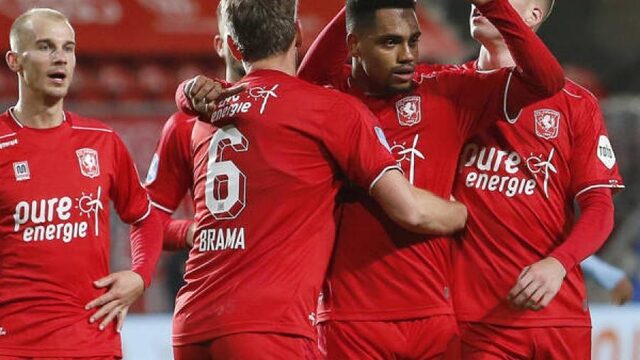 PSV en FC Twente aan elkaar gewaagd: 1-1