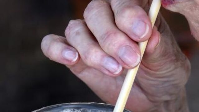Melk laten staan om Parkinson te voorkomen? Onwaarschijnlijk