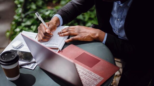 Aftellen tot het Groot Dictee: hoe zat het ook alweer met hoofdletters?